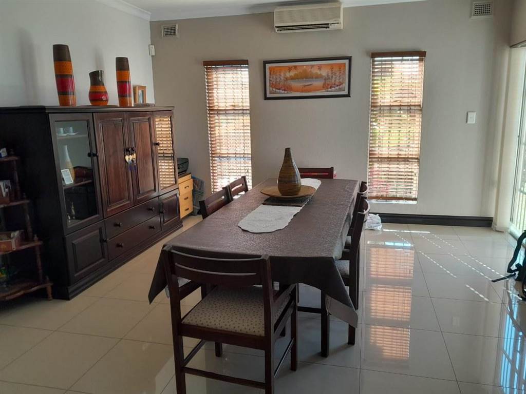 4 Bed House in Tongaat Beach photo number 16