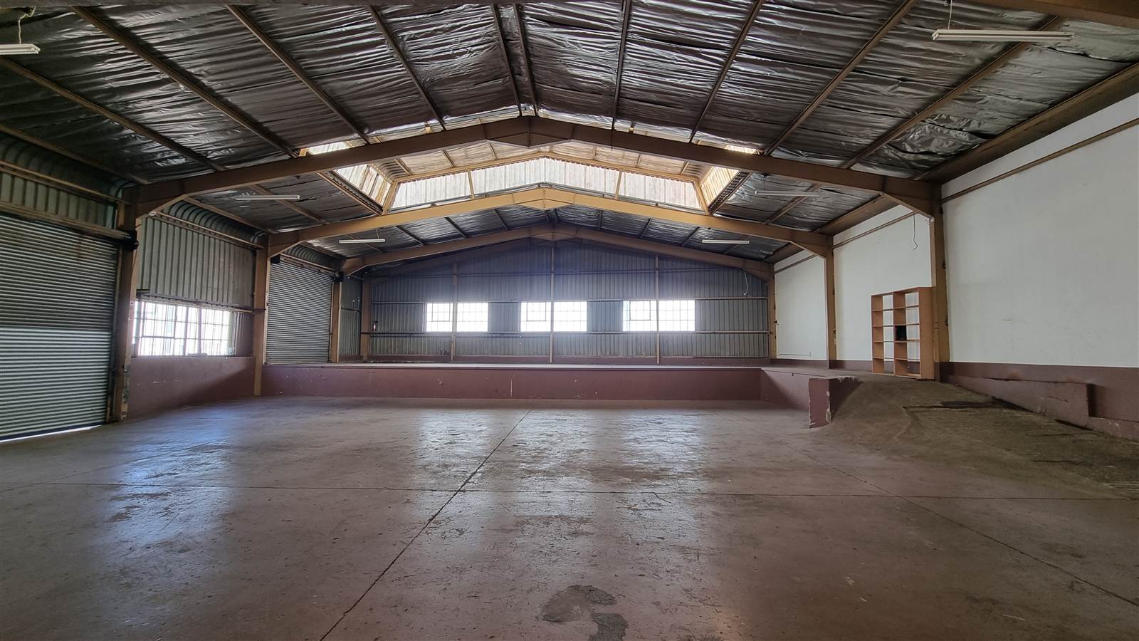 880  m² Industrial space in Jet Park photo number 1