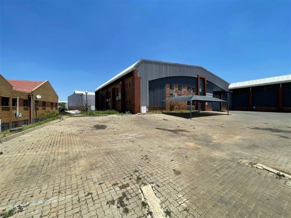 936  m² Industrial space