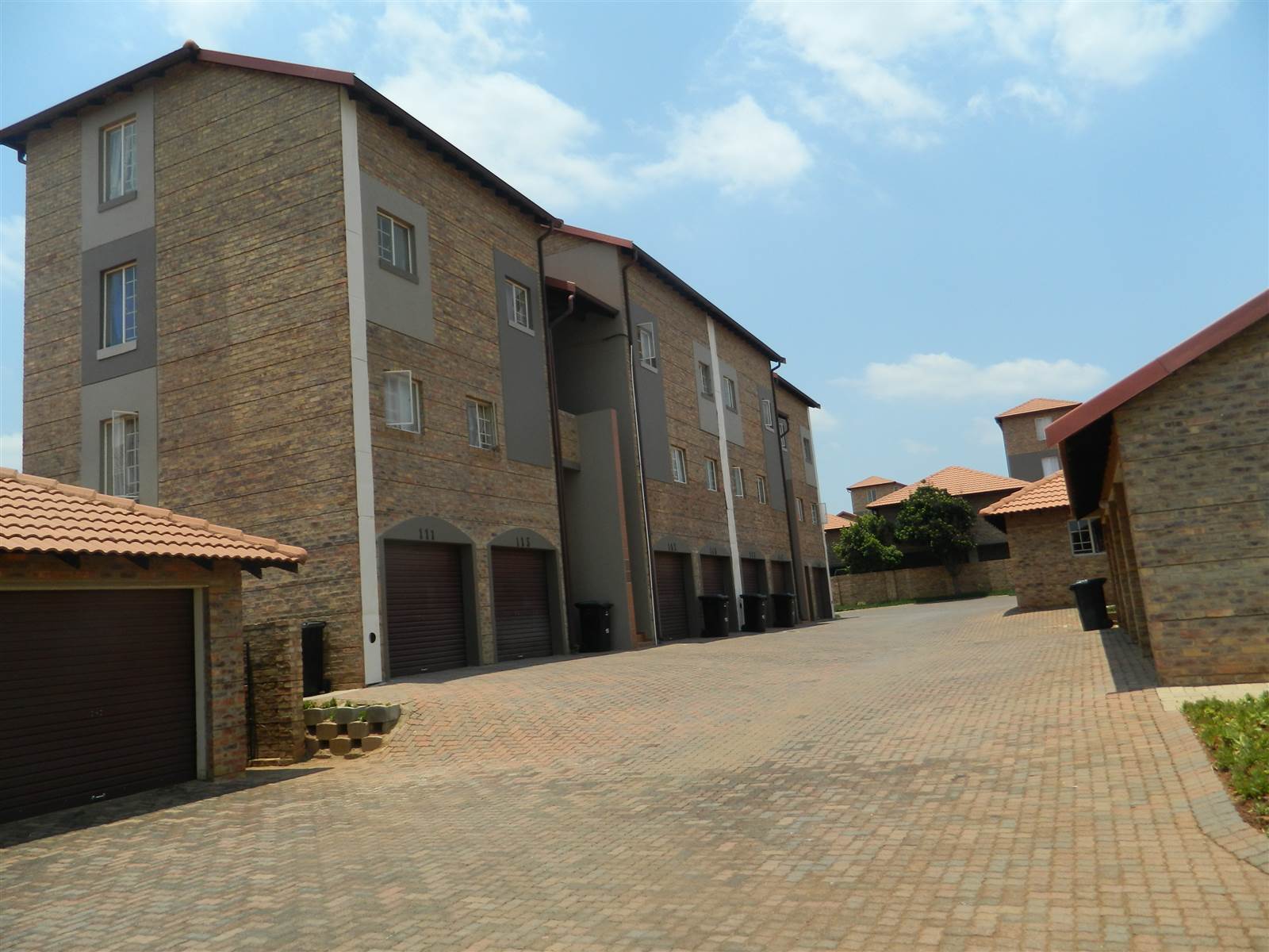 1 Bed Apartment in Hazeldean (Silverlakes Surroundings) photo number 18