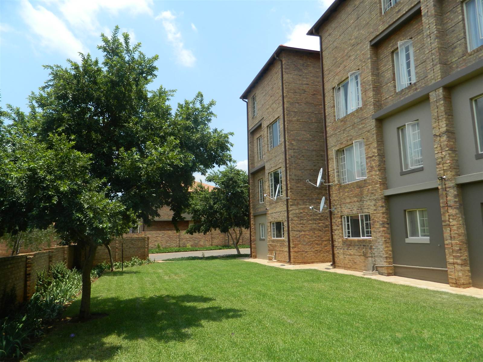 1 Bed Apartment in Hazeldean (Silverlakes Surroundings) photo number 16