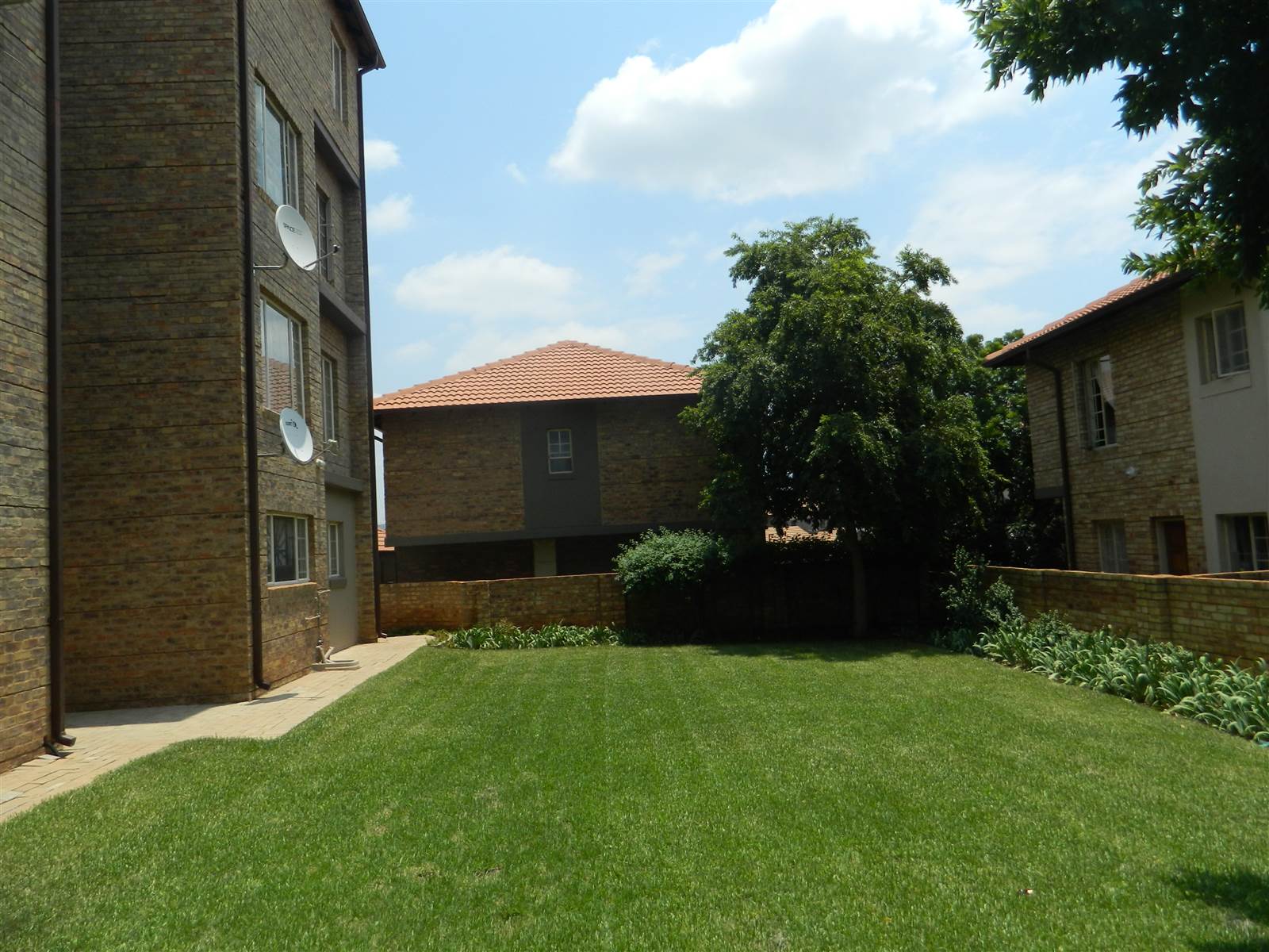 1 Bed Apartment in Hazeldean (Silverlakes Surroundings) photo number 17