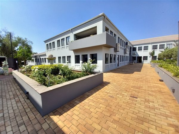 61  m² Commercial space