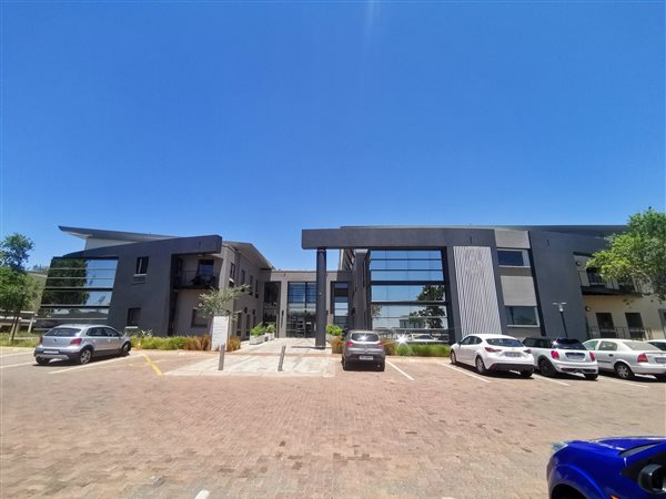 385  m² Commercial space