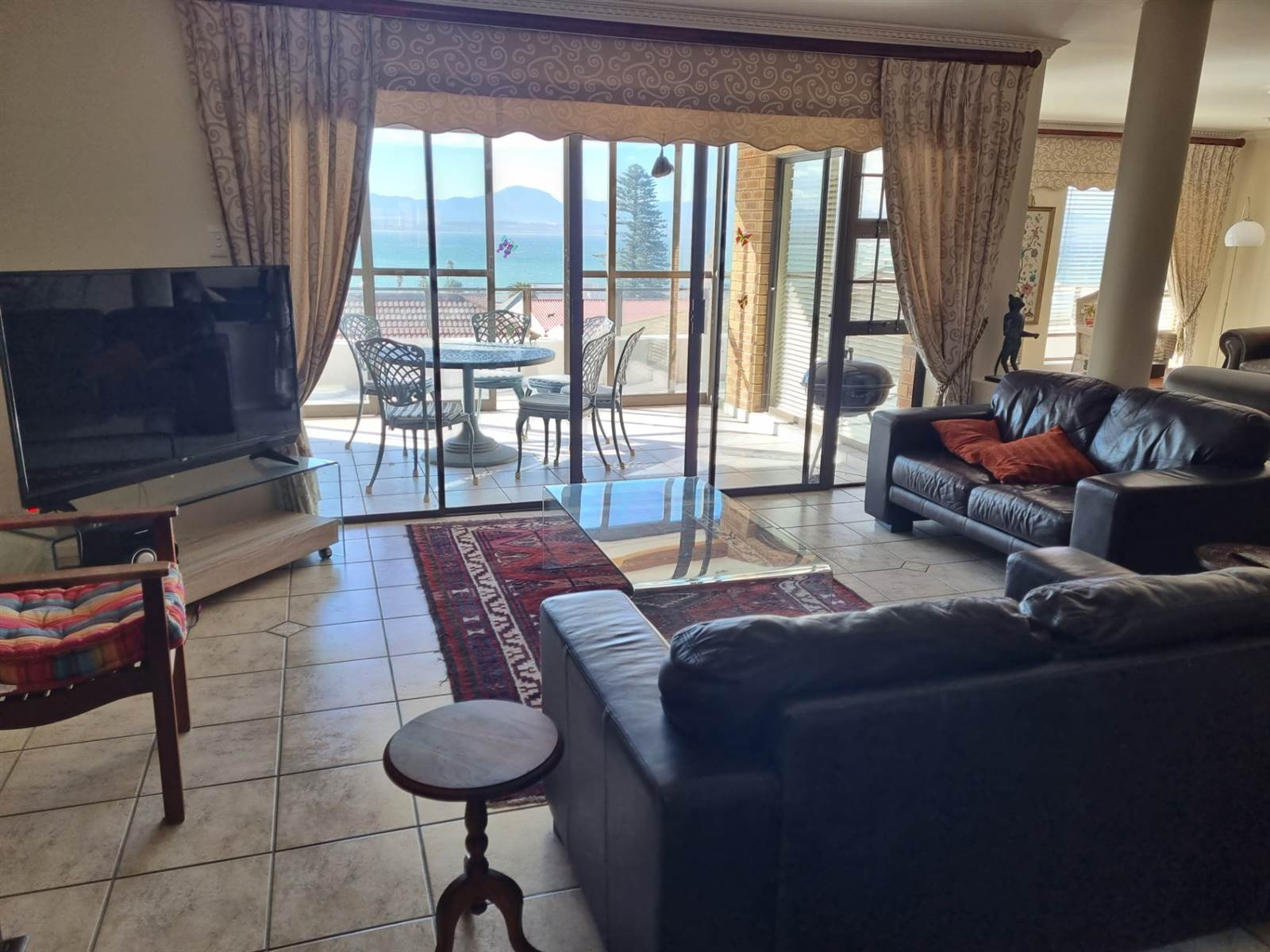 3 Bed Penthouse in Mossel Bay Central photo number 2
