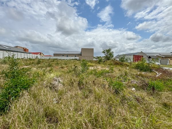 895 m² Land