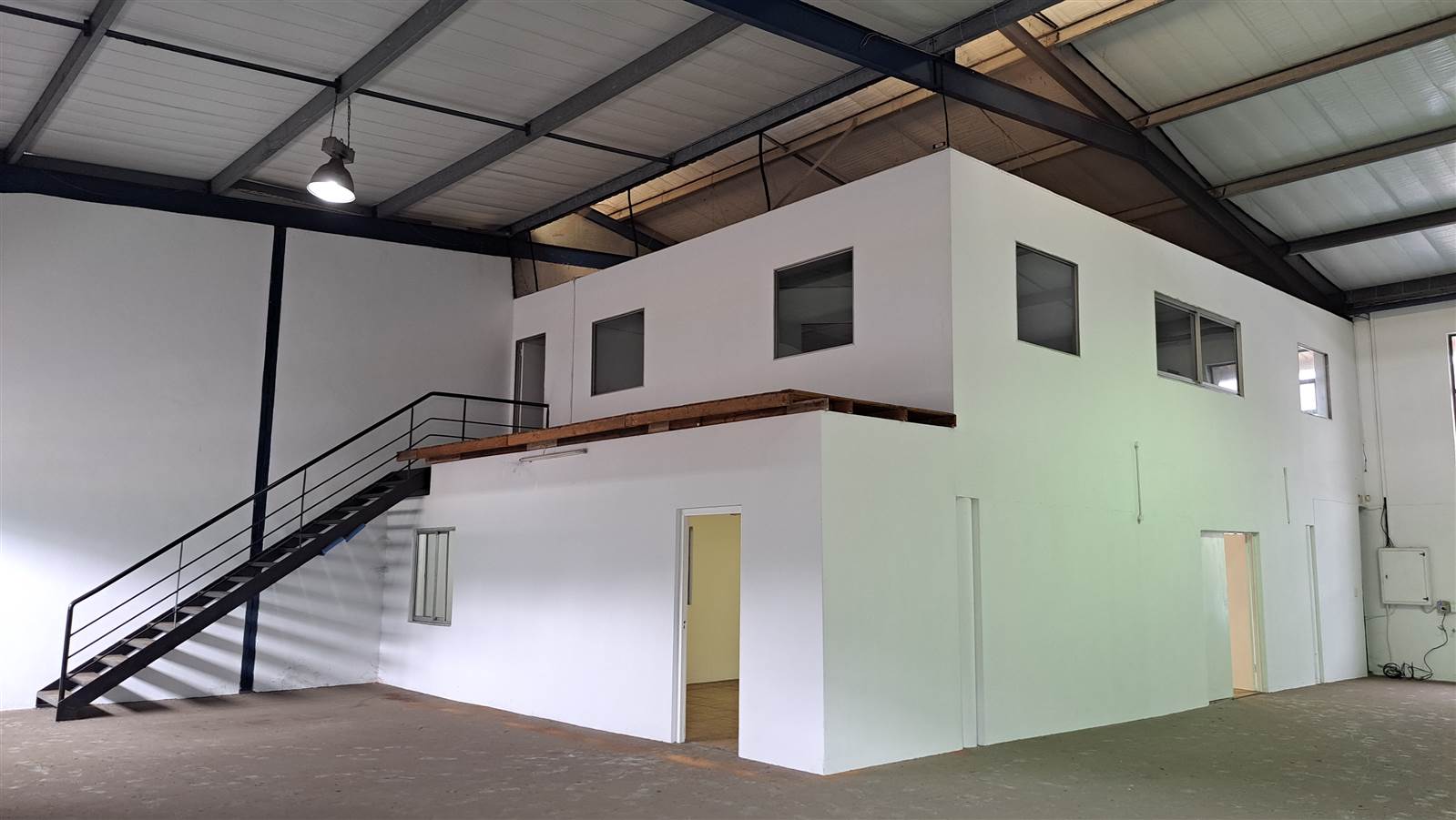 395  m² Industrial space in Red Hill photo number 4