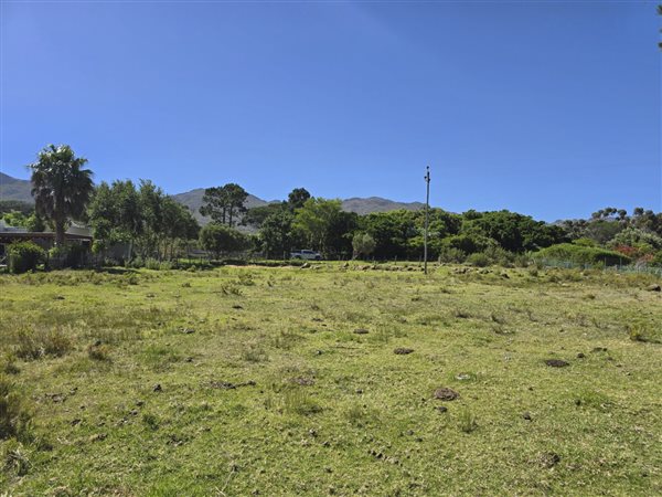 3 030 m² Land