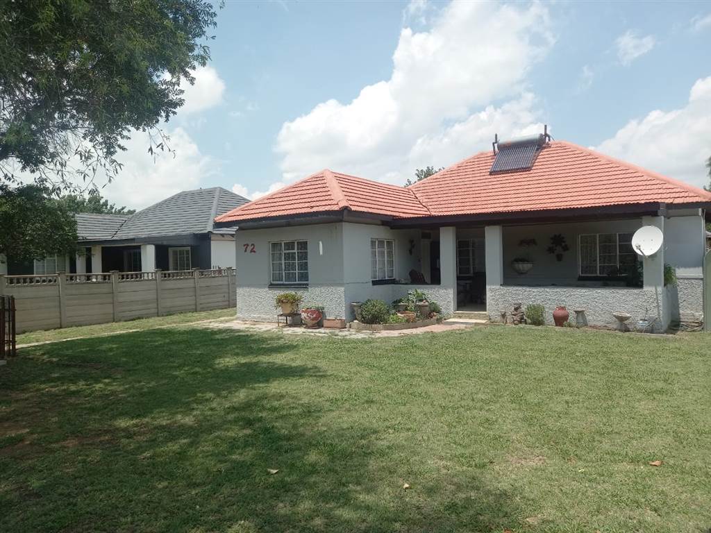 3 Bed House in Vierfontein photo number 14