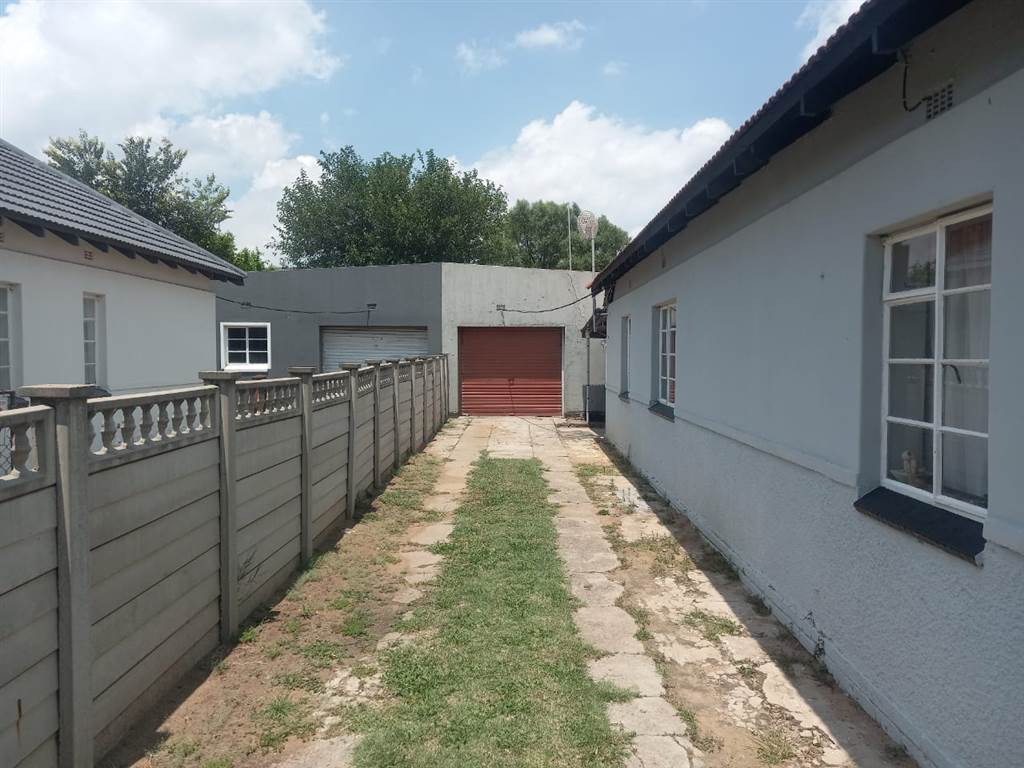 3 Bed House in Vierfontein photo number 3