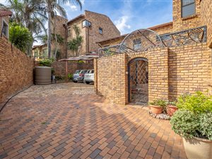 4 Bed House in Constantia Kloof