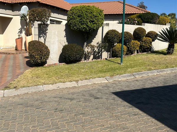 3 Bedroom Townhouse 3 Bedroom Townhouse