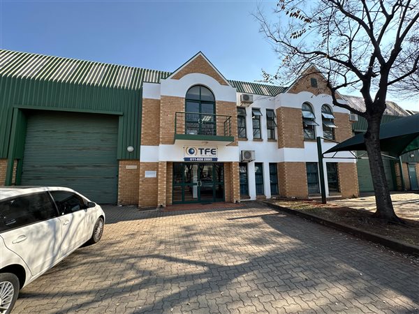 757  m² Industrial space