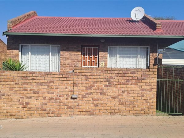 2 Bedroom Townhouse 2 Bedroom Townhouse