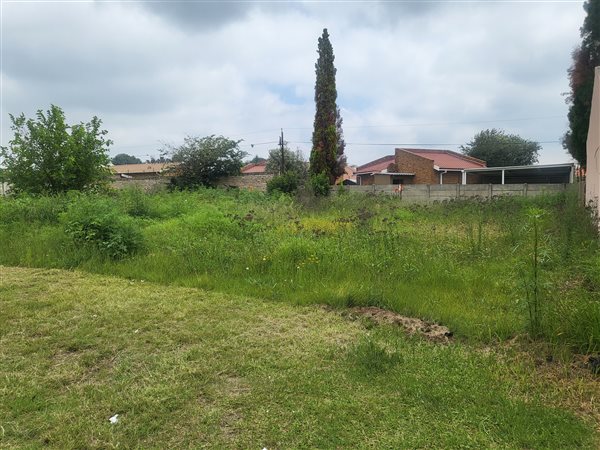 348 m² Land