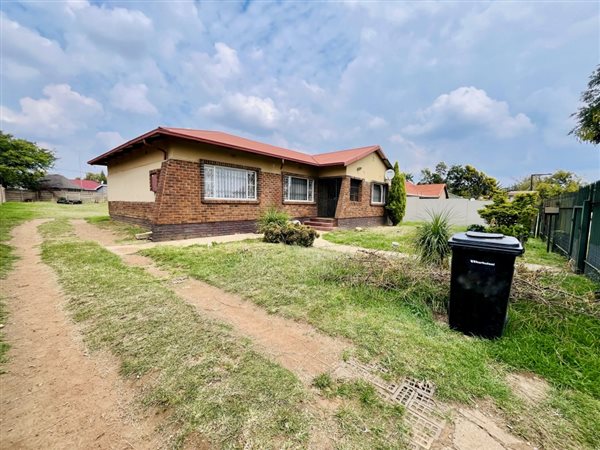 4 Bed House in Kempton Park Central