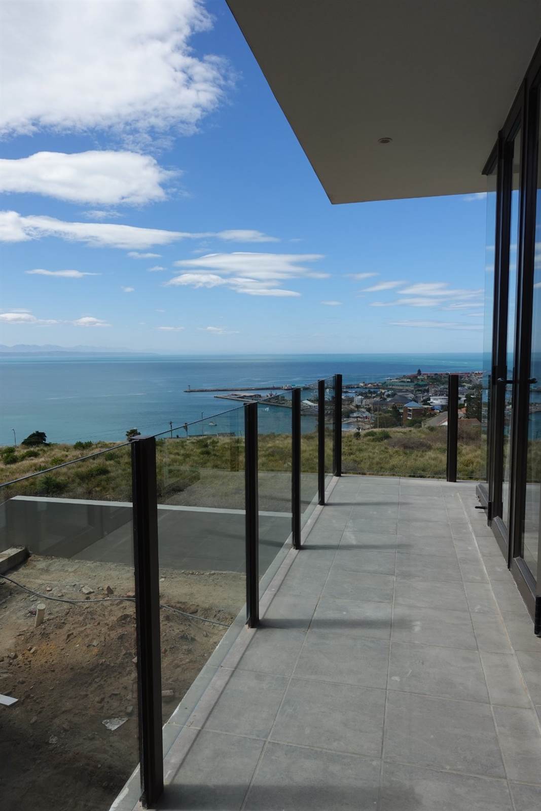 2 Bed Apartment in Mossel Bay Central photo number 10