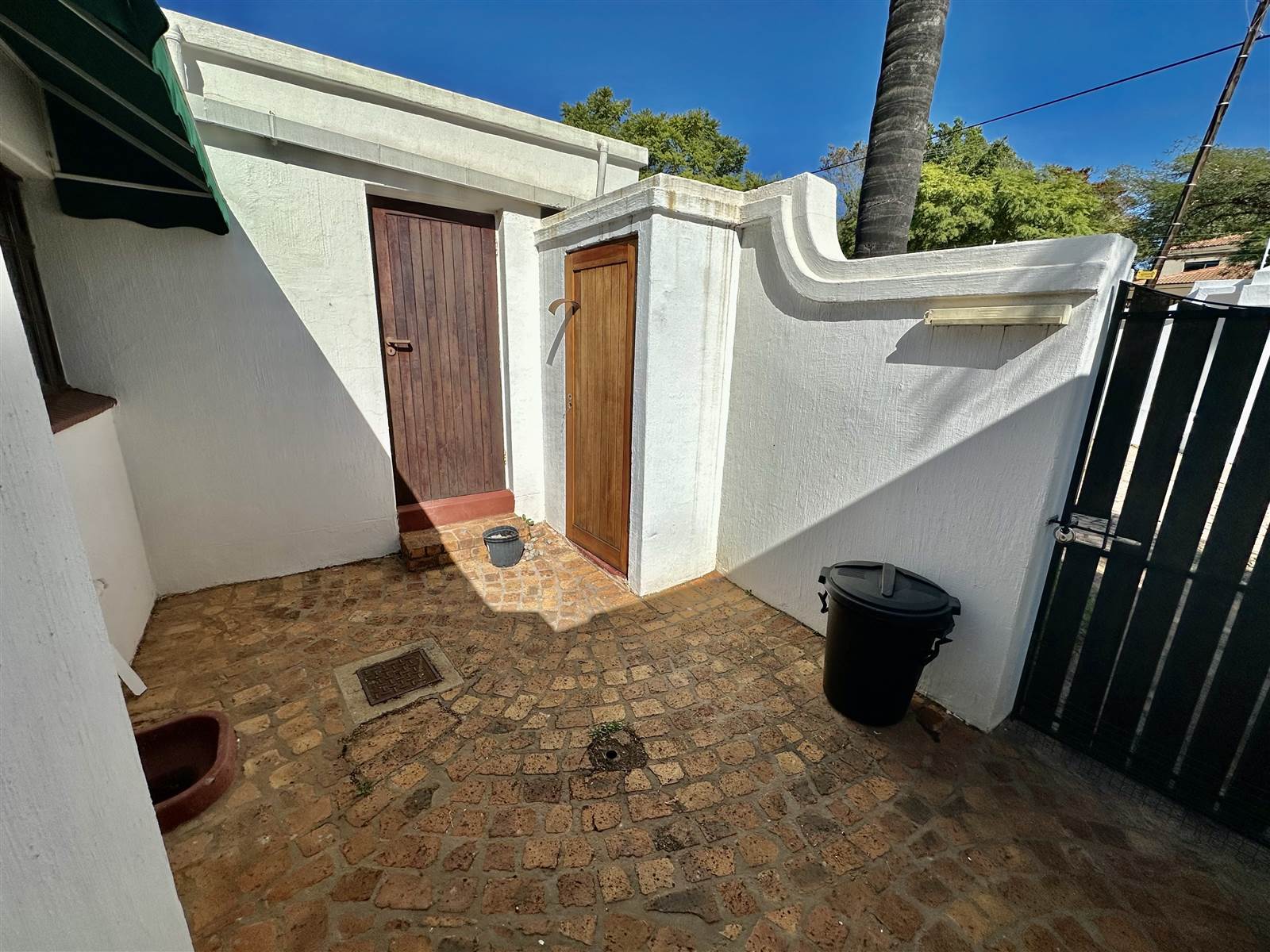 2 Bed Townhouse in Waterkloof Ridge photo number 13