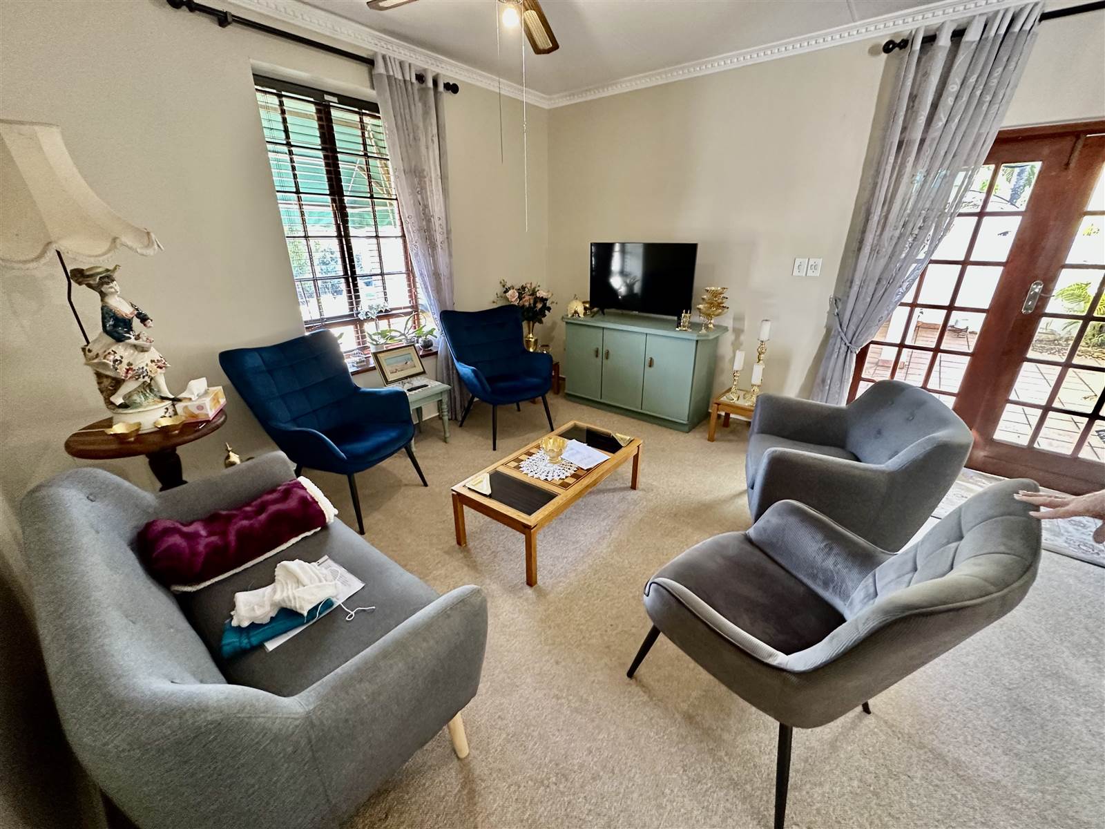 2 Bed Townhouse in Waterkloof Ridge photo number 5