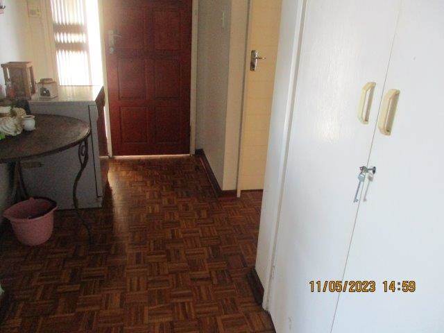 1 Bed Flat in Durban CBD photo number 9