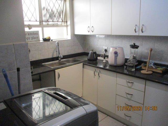 1 Bed Flat in Durban CBD photo number 15