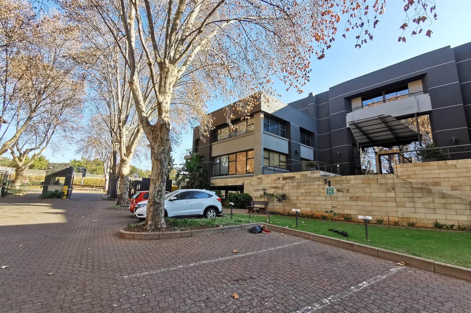 Commercial space in Parktown photo number 9