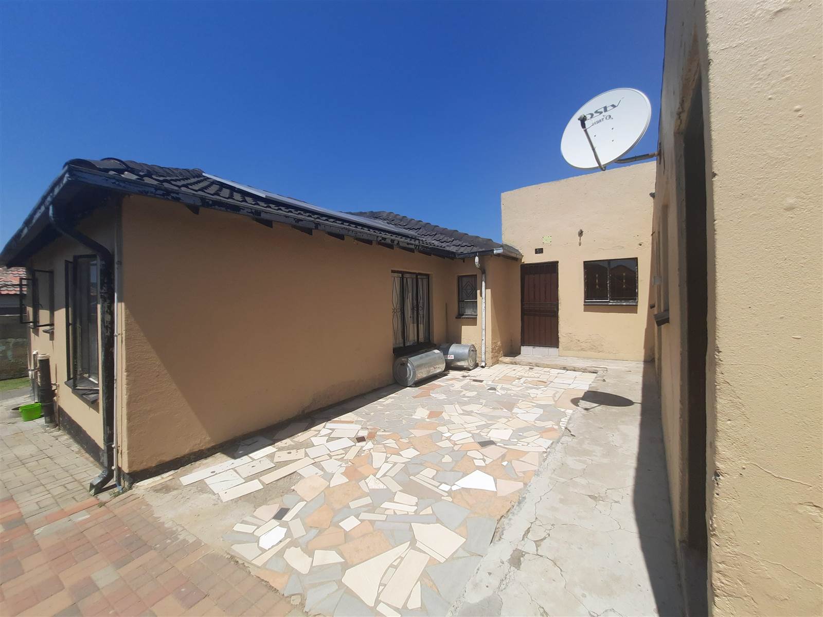 2 Bed House in Tembisa photo number 5