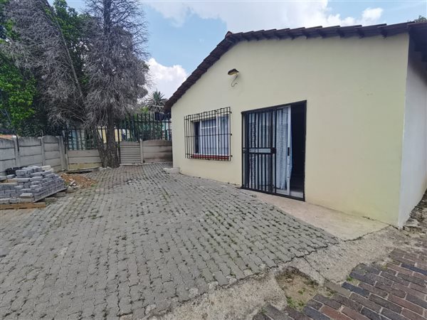 1 Bed Garden Cottage in Isandovale