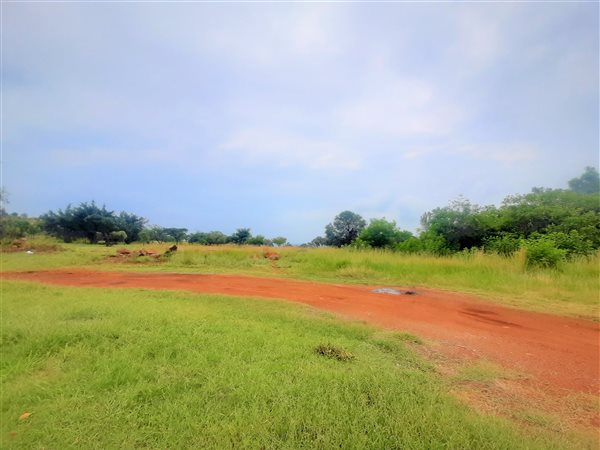 13 ha Land available in Safari Gardens