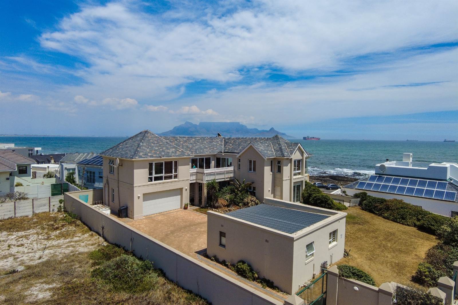 5 Bed House in Bloubergstrand photo number 17