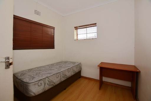 9 Bed House in Parow Central photo number 9