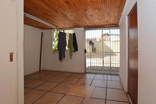 9 Bed House in Parow Central photo number 22