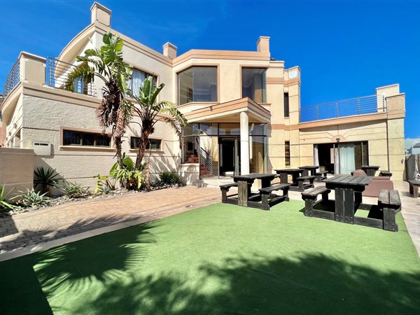 4 Bedroom House 4 Bedroom House