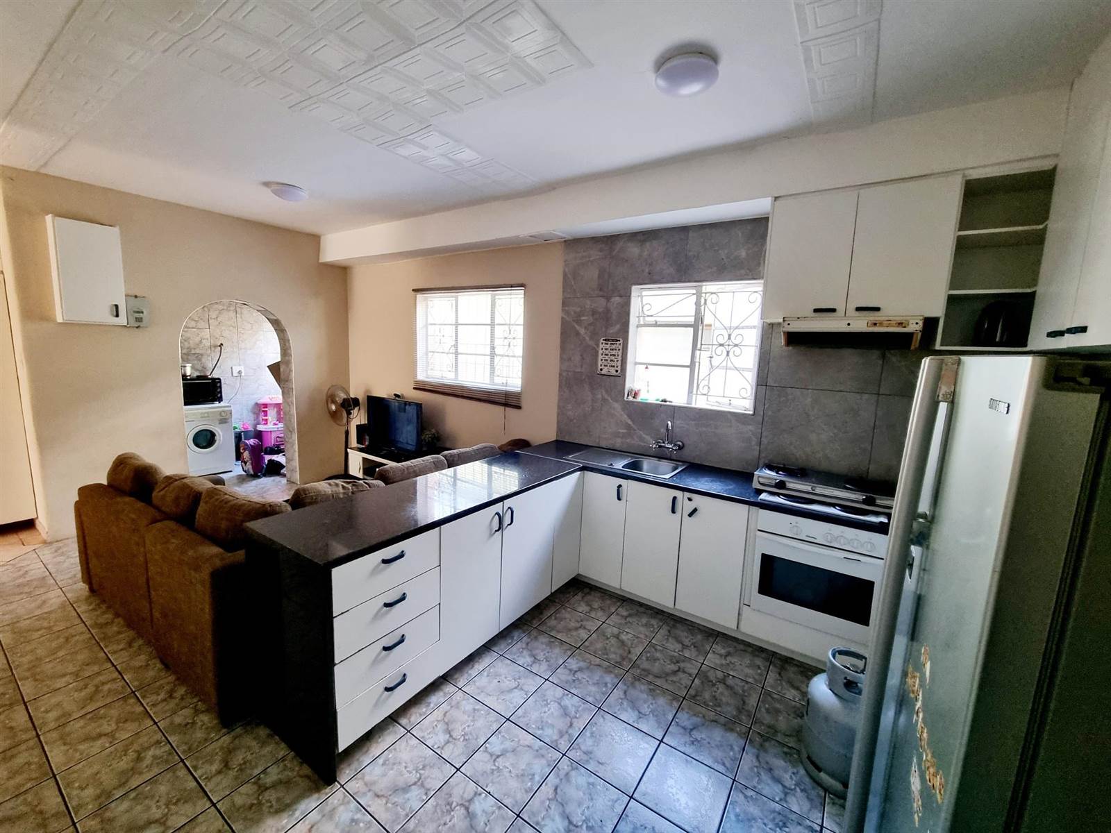 6 Bed House in Bellville Central photo number 14
