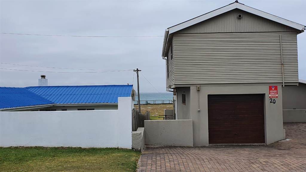 4 Bed House in Struisbaai photo number 14