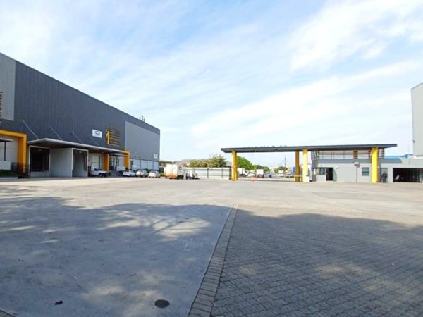 3213  m² Commercial space in Airport Industria