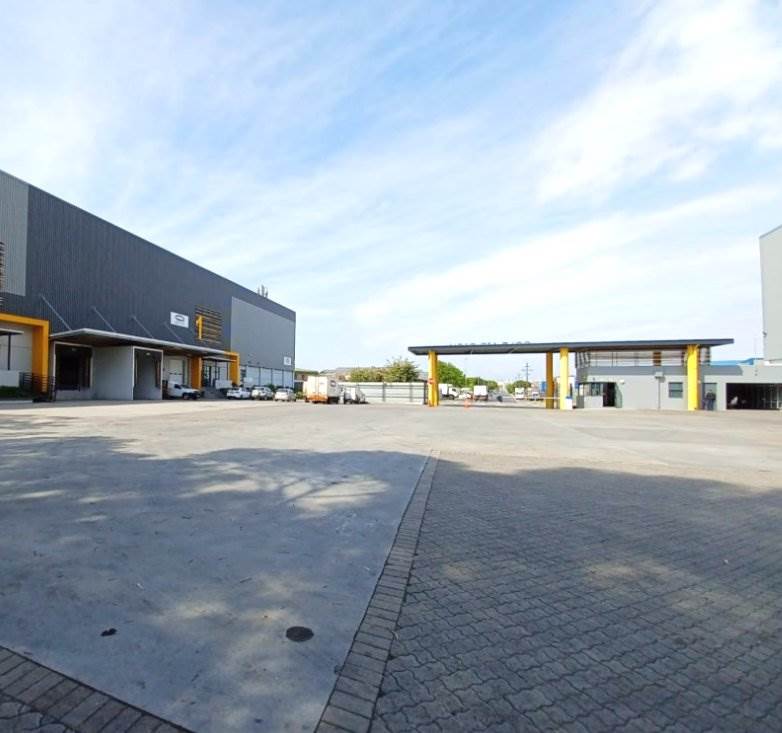 3213  m² Commercial space in Airport Industria photo number 1