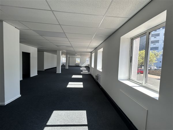 207  m² Commercial space