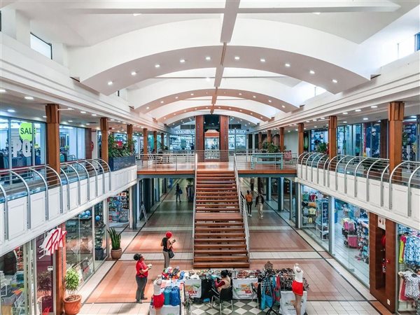101 m² Retail Space 101 m² Retail Space