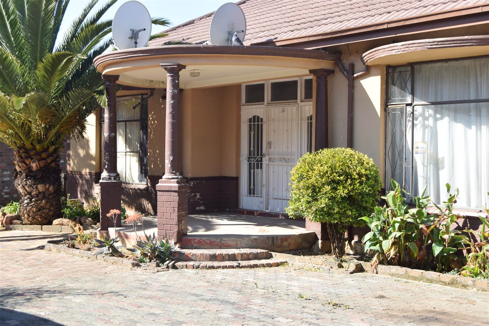 12 Bed House in Germiston South photo number 8