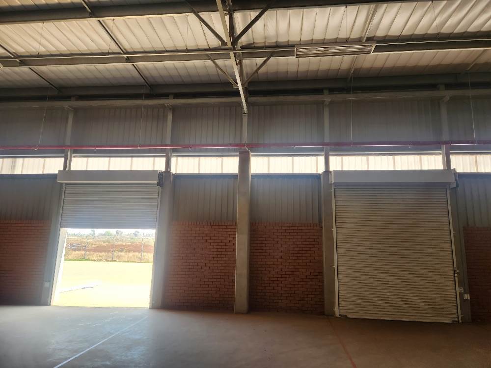 1315  m² Industrial space in Olifantsfontein photo number 9