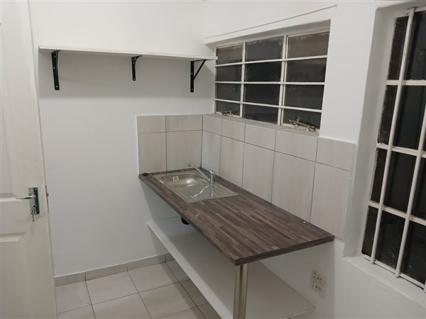 1 Bedroom Flat 1 Bedroom Flat