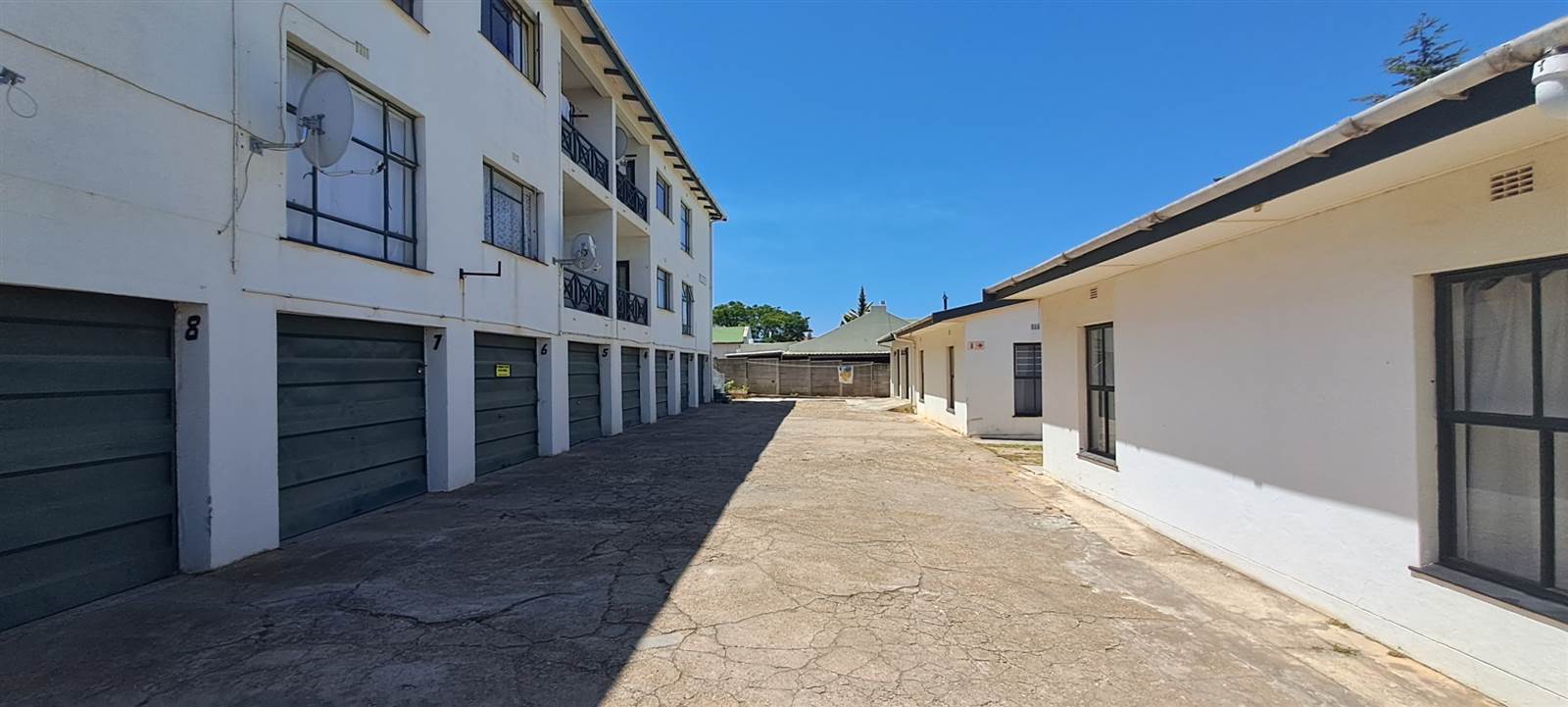 2 Bed Apartment in Villiersdorp photo number 1