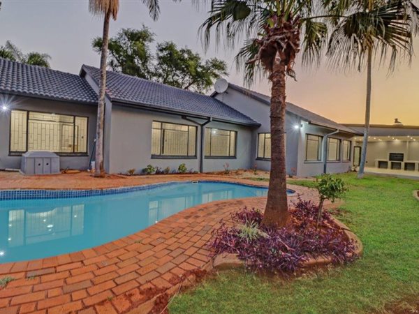 4 Bedroom House 4 Bedroom House