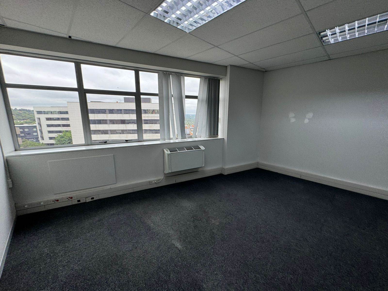 35  m² Commercial space in Sandown photo number 11