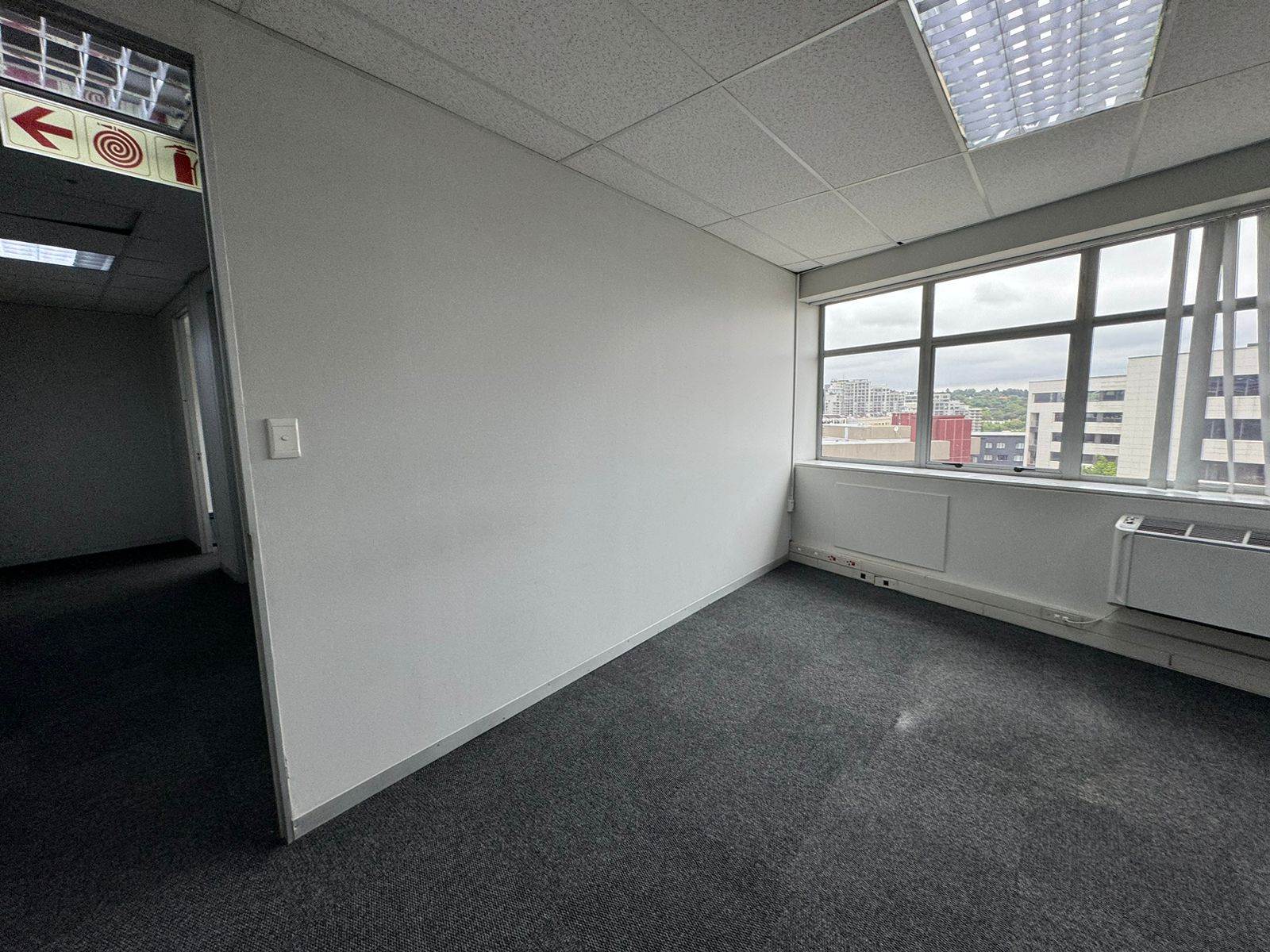 35  m² Commercial space in Sandown photo number 16