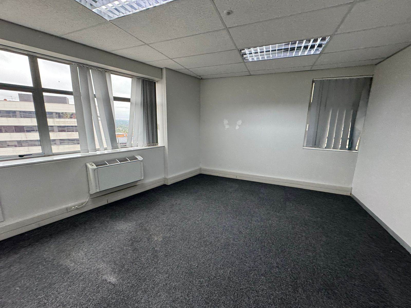 35  m² Commercial space in Sandown photo number 12