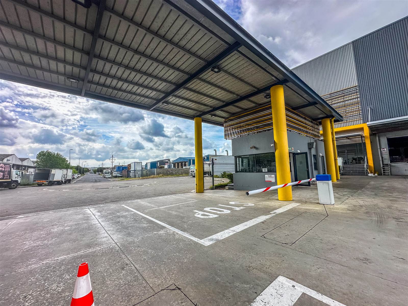 3213  m² Industrial space in Airport Industria photo number 3