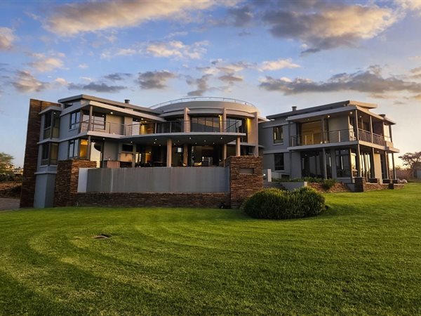 4 Bed House in Mooikloof Heights