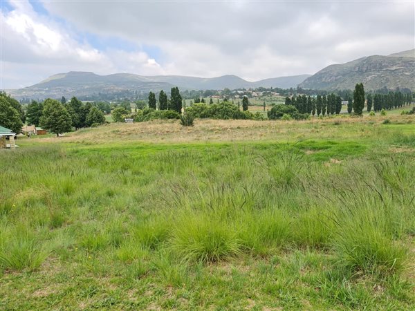 700 m² Land